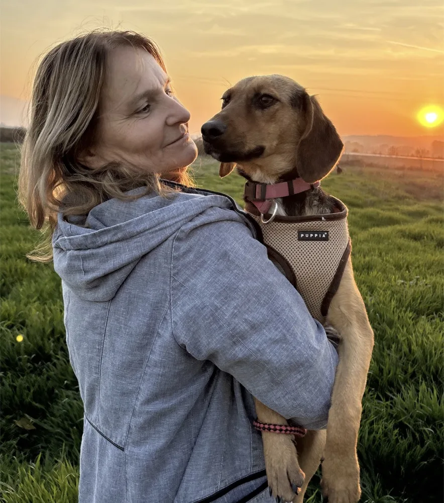 Vrijwilliger van Hope for Dogs met hond
