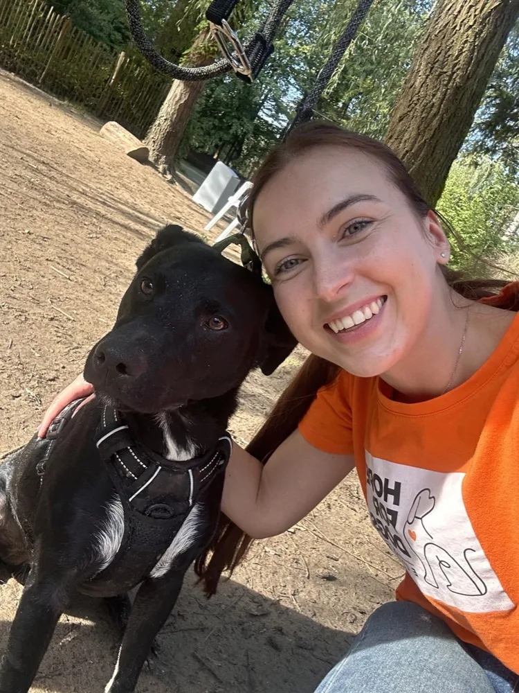 Vrijwilliger met hond